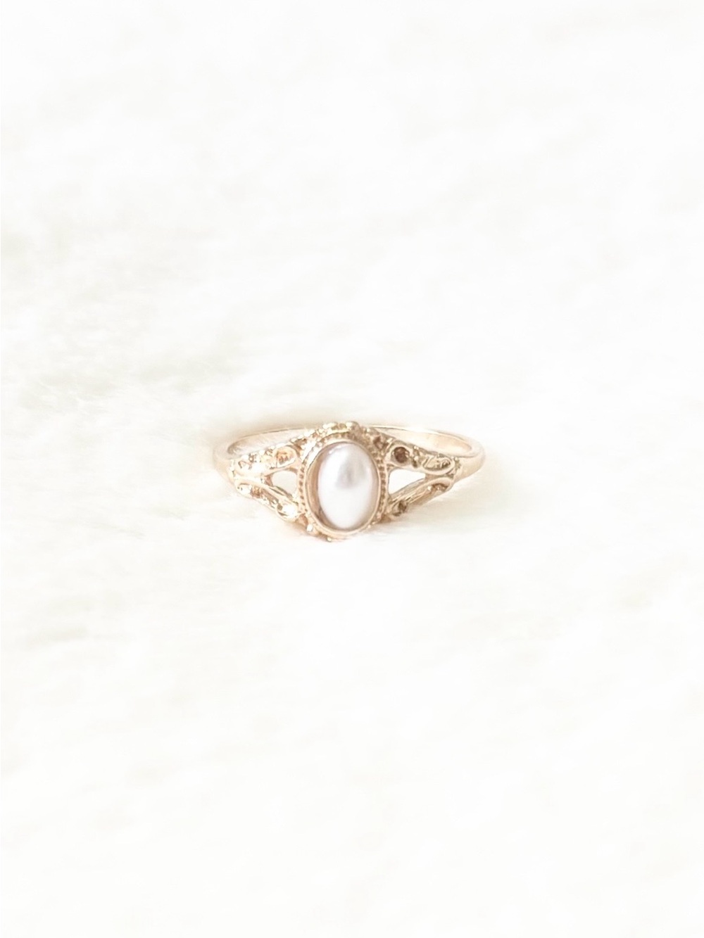 5/$15 🩷 MUST BUNDLE Gold-tone Pearl Oval Filigree Ring - Elegant Women's Jewelry